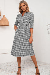 Robe mi-longue à carreaux et col à revers